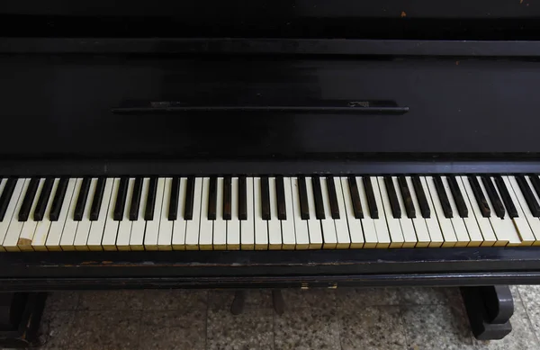 Altes Klaviertastaturinstrument lizenzfreie Stockbilder
