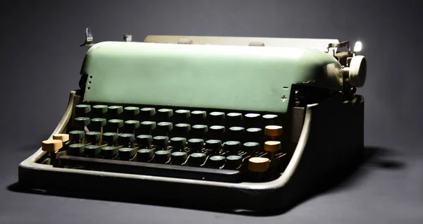 Siyah arkaplanda Retro tipi yazarı
