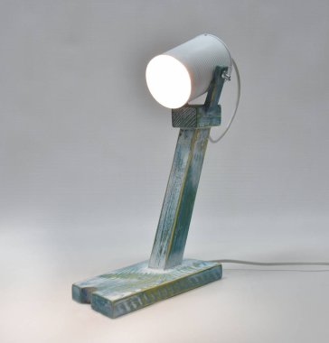 Eskimiş görünümlü lamba geri dönüşümlü boyalı teneke kutu gölgesi