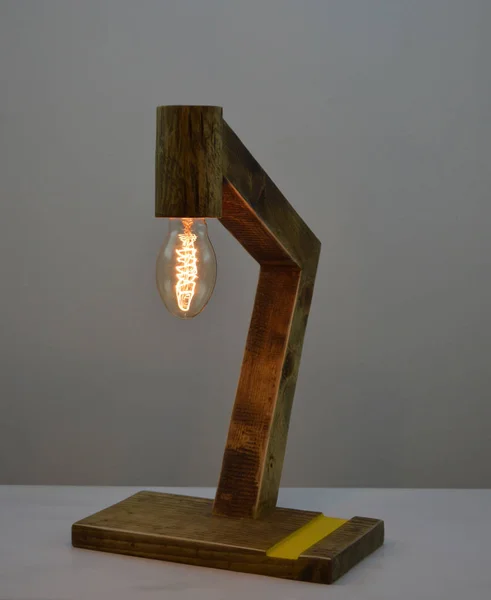 Handgefertigte Holzlampe Mit Edisonlampe — Stockfoto