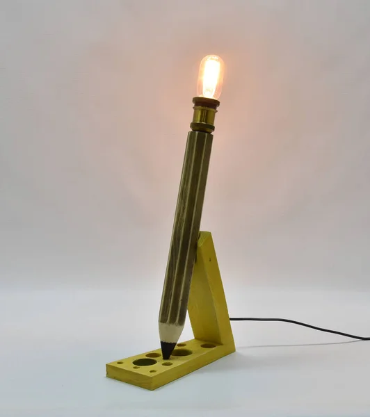 Lámpara Lápiz Marrón Madera Con Bombilla Retro Edison — Foto de Stock
