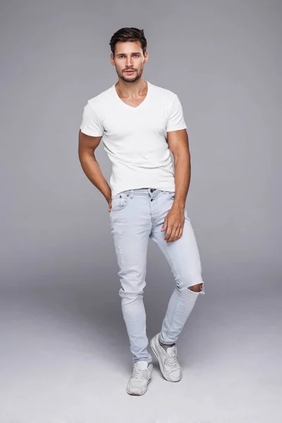 Knappe man dragen van jeans — Stockfoto