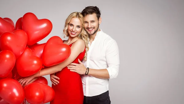 Casal amoroso com balões . — Fotografia de Stock