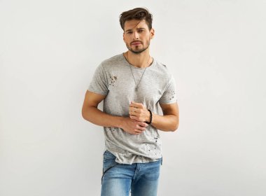 Adam gri t-shirt