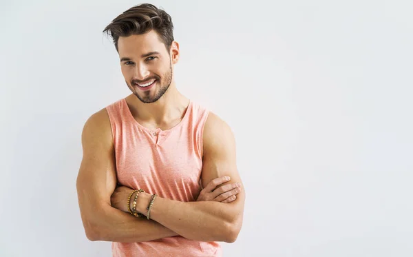 Homem barba sorrindo para a câmera — Fotografia de Stock