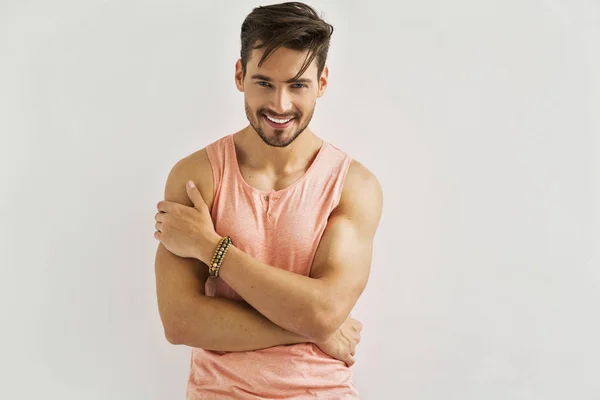 Homem barba sorrindo para a câmera — Fotografia de Stock