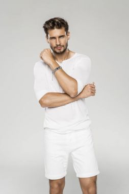 yakışıklı erkek modeli