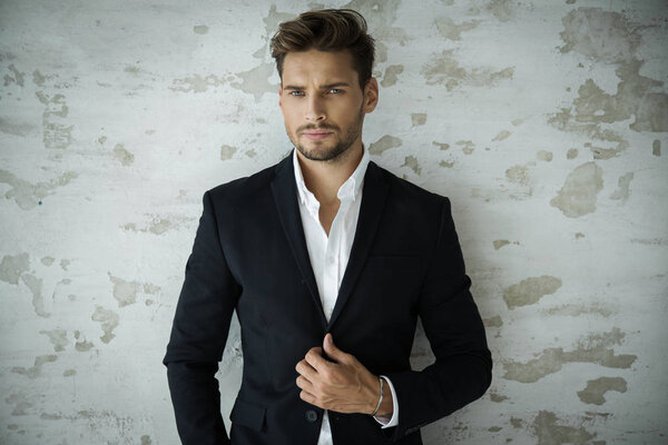 Портрет сексуального мужчины
 