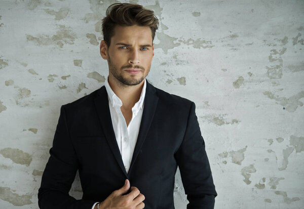 Портрет сексуального мужчины
 