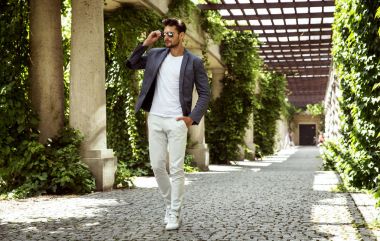 yakışıklı erkek modeli 