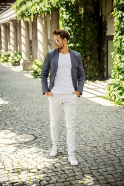 yakışıklı erkek modeli 