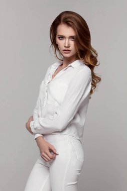 Güzel doğal kadın modeli  