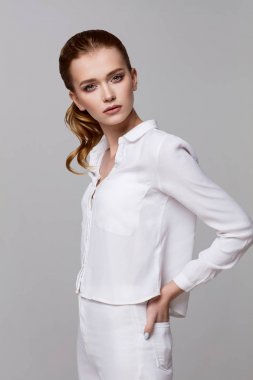 Güzel doğal kadın modeli  