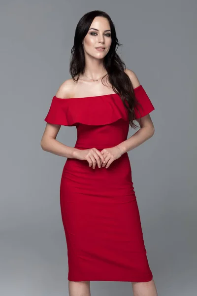 Hermosa mujer en vestido rojo —  Fotos de Stock