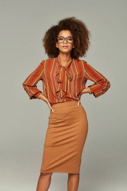 kadın modeli rahat kıyafetler 