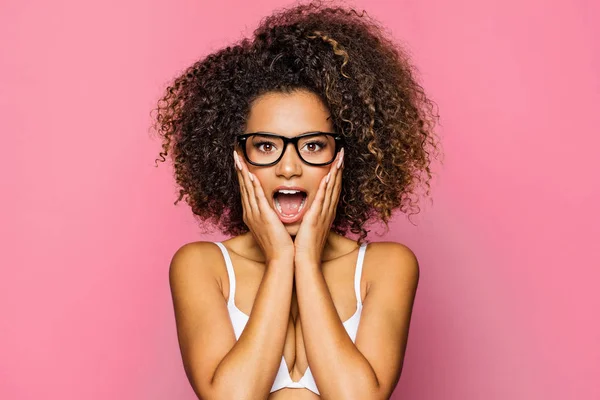 Mujer hermosa sorprendida —  Fotos de Stock