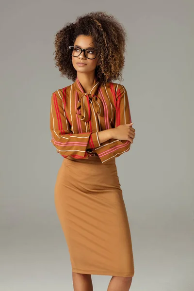 Negro mujer usar gafas — Foto de Stock