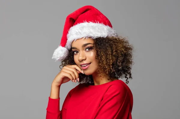 Modelka nosí klobouk santa — Stock fotografie