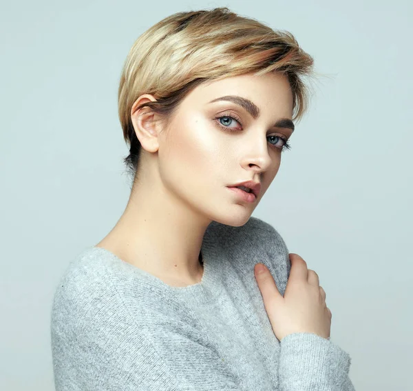 Portrait Sexy Young Woman Short Hair Isolated Gray Background — Stock Photo, Image