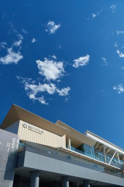 Tokyo, Japonya 'daki Yamanote Hattı' nın dışındaki Takanawa Geçit İstasyonu.