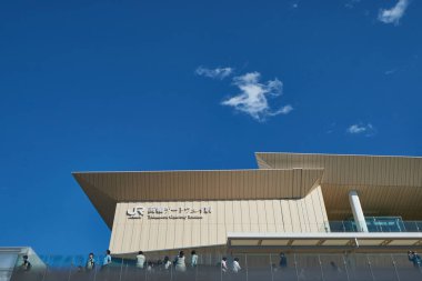 Tokyo, Japonya 'daki Yamanote Hattı' nın dışındaki Takanawa Geçit İstasyonu.