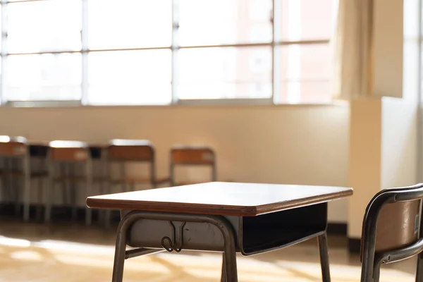 Tahtası Masası Olan Bir Japon Ilkokul Sınıfının Resmi — Stok fotoğraf