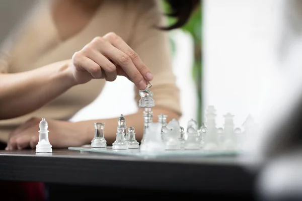 Woman Playing Chess — Stock Photo, Image