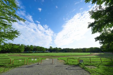 Parkın oyun alanı ve parçasının görüntüsü