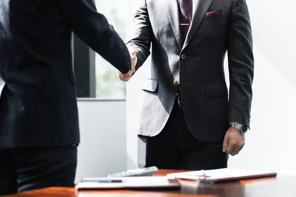 Japanese Male Businessmen Shake Hands Each Other — Stock Photo, Image