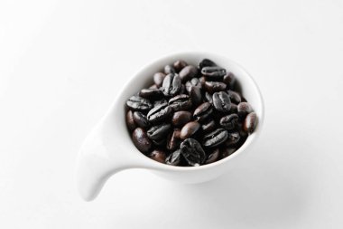 Kahve çekirdekleri İtalyan rostosuyla kavrulmuş.