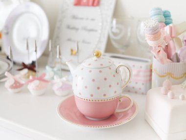 El yapımı Pembe Çaydanlık