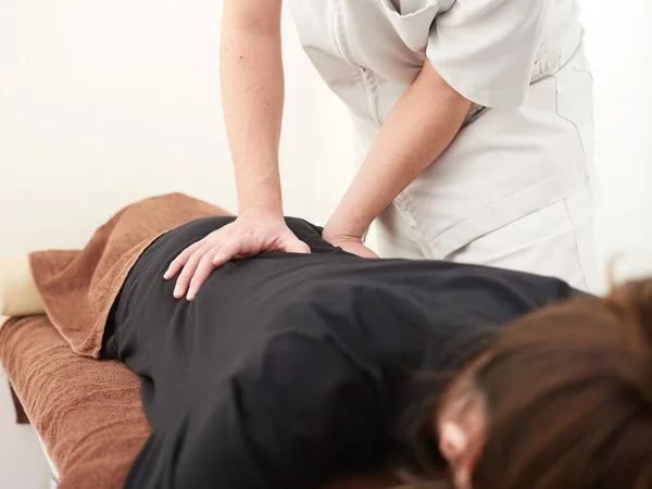 Japanese Woman Getting Waist Massage — Stock Photo, Image