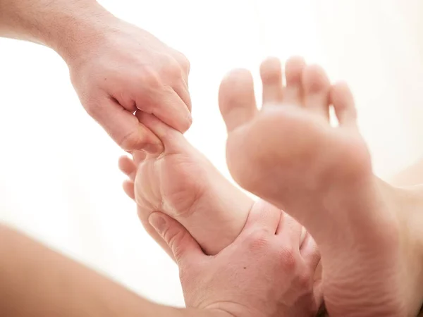 Uma Mulher Japonesa Recebendo Uma Massagem Dedo — Fotografia de Stock