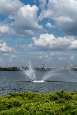 Dinyeper Nehri 'ndeki Çeşme