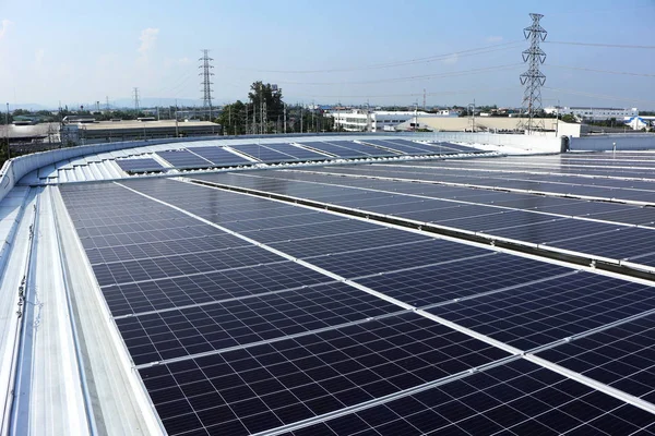 PV solar no telhado redondo industrial da forma — Fotografia de Stock