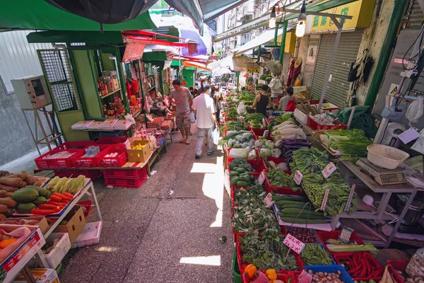 Street market between houses in SoHo — Stock Photo, Image