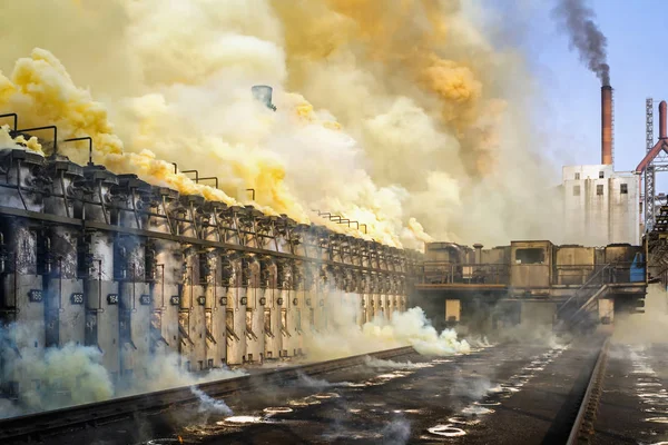 Duman brülör gelen kok bitki üzerinde oyalanmak