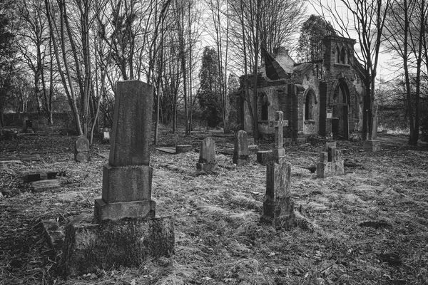 Zchátralý Hřbitov Zničená Evangelická Kaple Strašidelné Místo — Stock fotografie