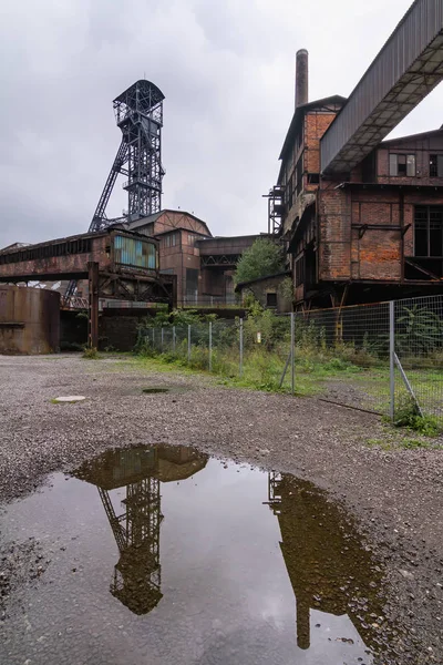 Spiegelen Van Mijntoren Van Afgebroken Mijn Hlubina — Stockfoto