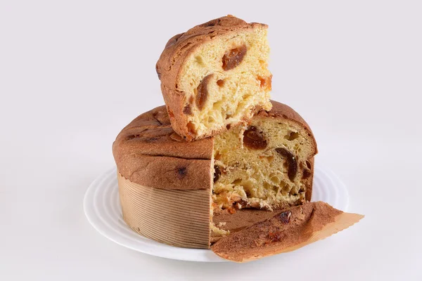 Panettone confectionné avec le goût typiquement italien abricot — Photo