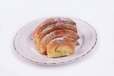 Reçel dolu ayçöreği böğürtlen var.