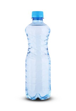 İçinde maden suyu olan küçük plastik şişe.