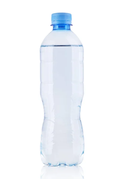 Kleine plastic fles met mineraalwater — Stockfoto