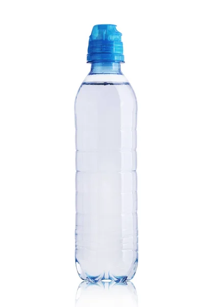 Kleine Plastikflasche mit Mineralwasser — Stockfoto