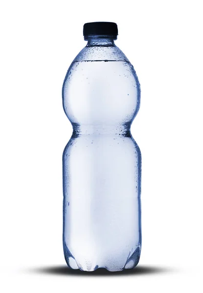 Pequeña botella de plástico con agua mineral —  Fotos de Stock