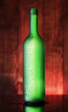 boş yeşil şişe şarap