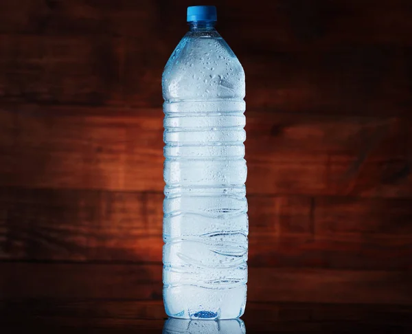 Garrafa de plástico grande com água — Fotografia de Stock