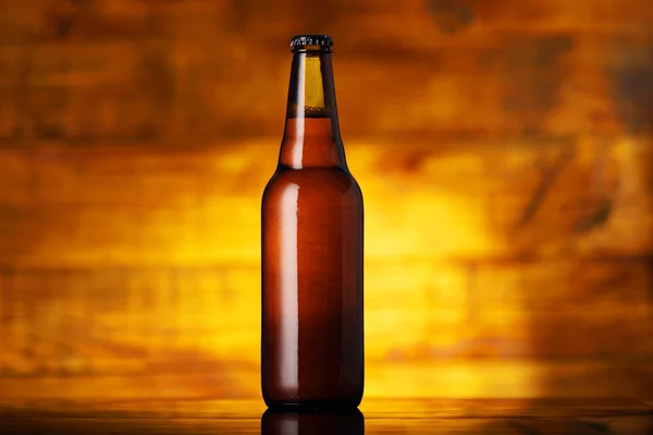 Kahverengi bira şişesi.