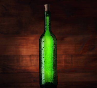 yeşil şarap şişesi