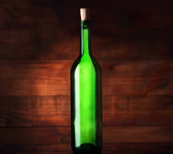 Groene fles wijn — Stockfoto